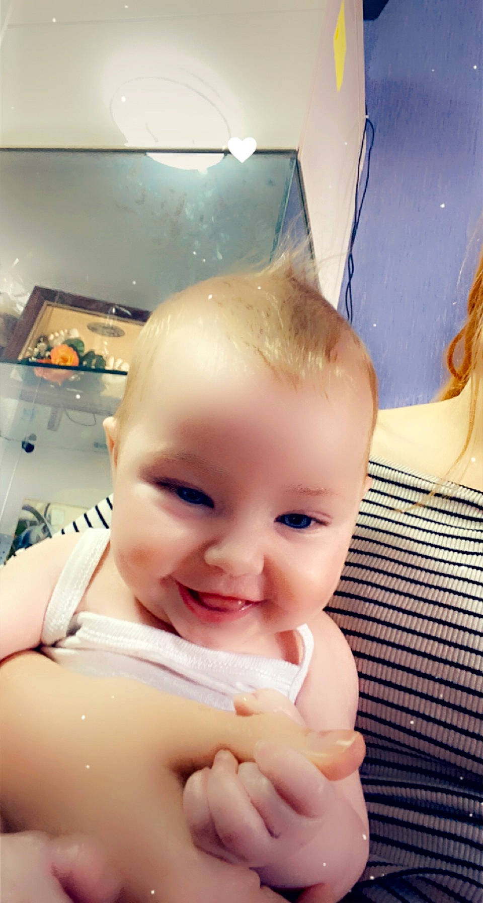 Coraline participe au concours pour gagner de l'argent avec cette photo : cheek, chin, ear, eye, eyebrow, eyelash, facial_expression, hair, hand, head, human_body, jaw, joy, lip, mouth, muscle, neck, nose, person, shoulder