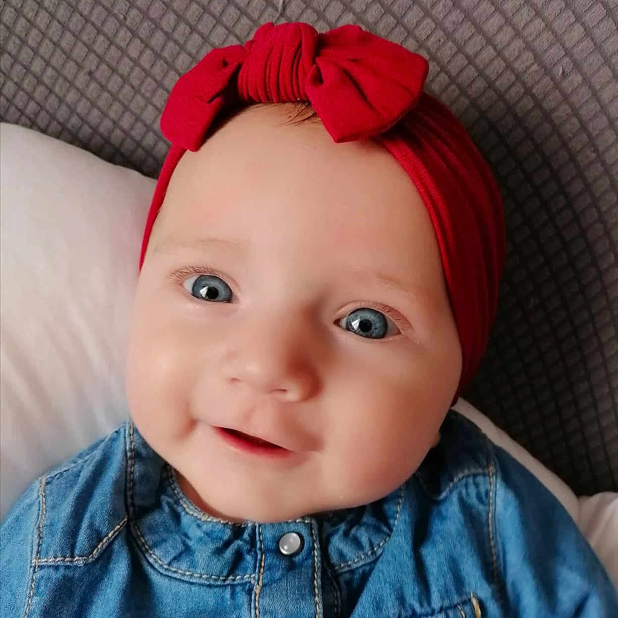 Leya participe au concours pour gagner de l'argent avec cette photo : baby_toddler_clothing, cap, cheek, chin, clothing, collar, eye, eyelash, face, forehead, head, iris, lip, nose, organ, outerwear, skin, sleeve, smile, textile