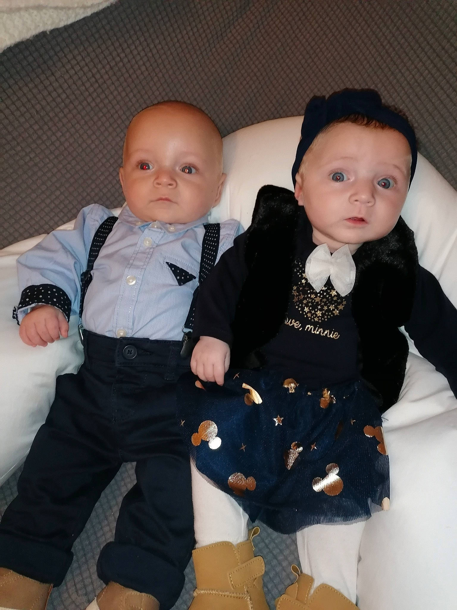 Leya participe au concours pour gagner de l'argent avec cette photo : baby, baby_toddler_clothing, cheek, child, comfort, facial_expression, formal_wear, fun, hairstyle, joint, leg, pattern, person, product, sitting, skin, sleeve, sock, standing, thigh