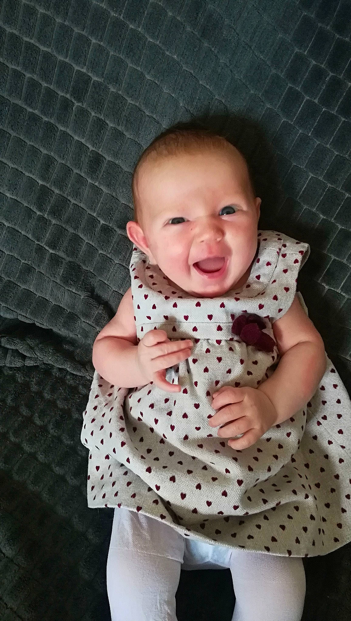 Lya a rejoint le concours — aidez-le/la à gagner de superbes lots ! arm, baby, baby_products, baby_toddler_clothing, child, collar, comfort, day_dress, flash_photography, fun, gesture, hairstyle, happy, pattern, person, pink, skin, sleeve, t_shirt, textile