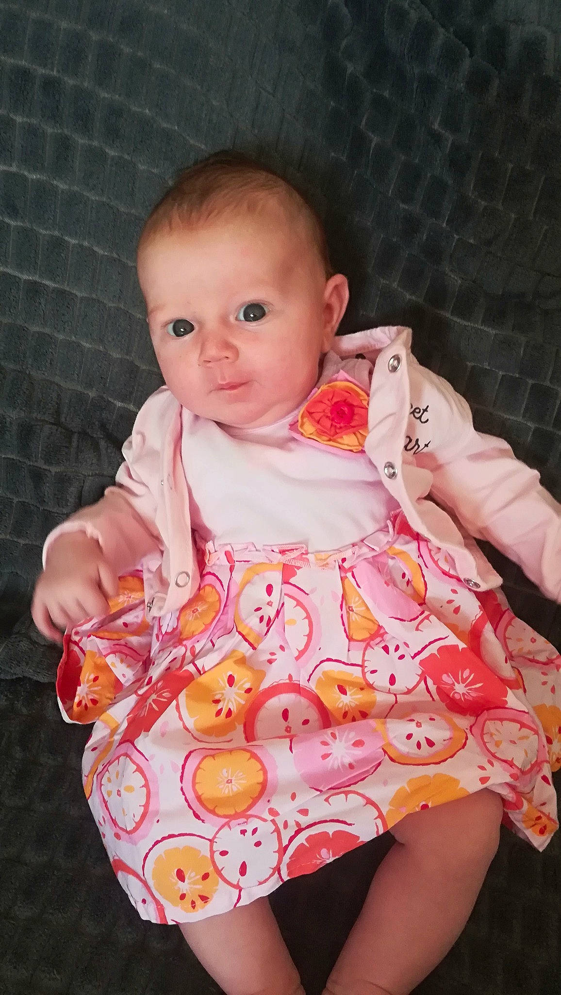 Lya participe au concours pour gagner de l'argent avec cette photo : baby, baby_toddler_clothing, cheek, chin, collar, dress, face, facial_expression, finger, head, human_body, lip, neck, outerwear, person, pink, skin, sleeve, standing, textile