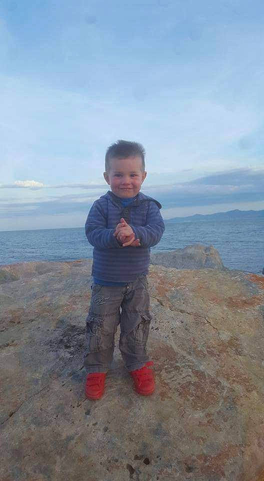 Djoolyan participe au concours pour gagner de l'argent avec cette photo : coast, fun, joy, ocean, person, sea, standing, vacation