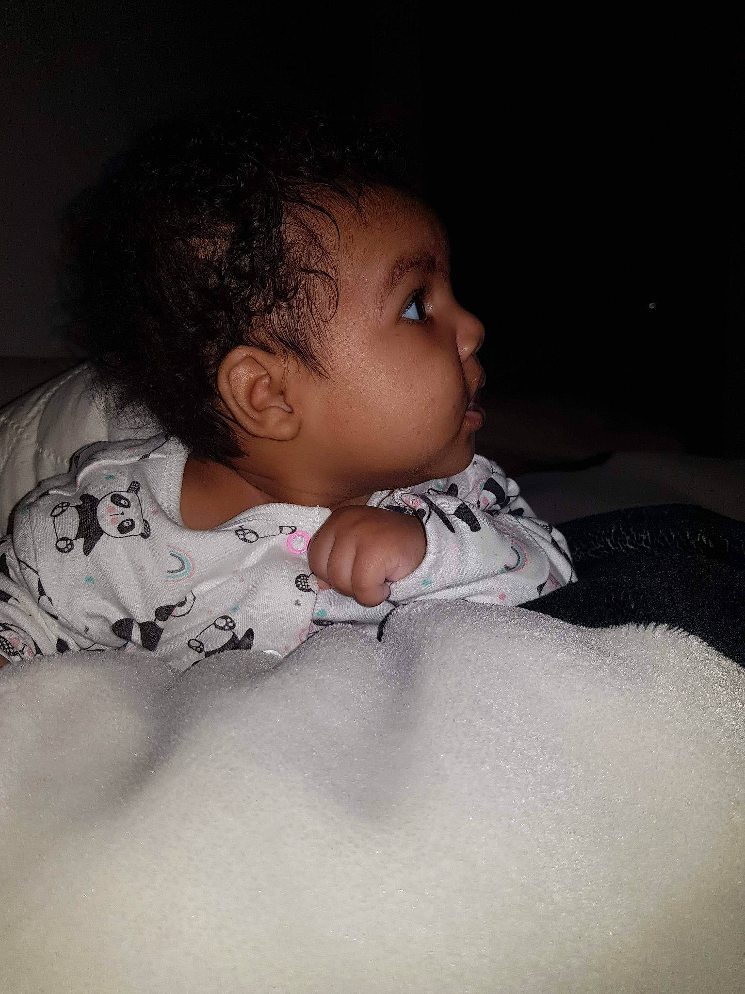 Djanelle a rejoint le concours — aidez-le/la à gagner de superbes lots ! baby, baby_sleeping, baby_toddler_clothing, cheek, child, comfort, eyebrow, finger, flash_photography, happy, human_body, iris, linens, lip, mouth, neck, nose, person, sleeve, textile