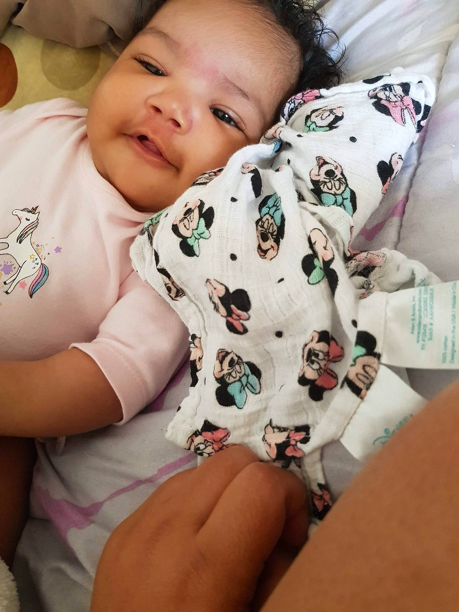 Djanelle participe au concours pour gagner de l'argent avec cette photo : baby, baby_toddler_clothing, cheek, comfort, eye, face, facial_expression, finger, gesture, hairstyle, happy, head, neck, pattern, person, skin, sleeve, smile, textile, thumb