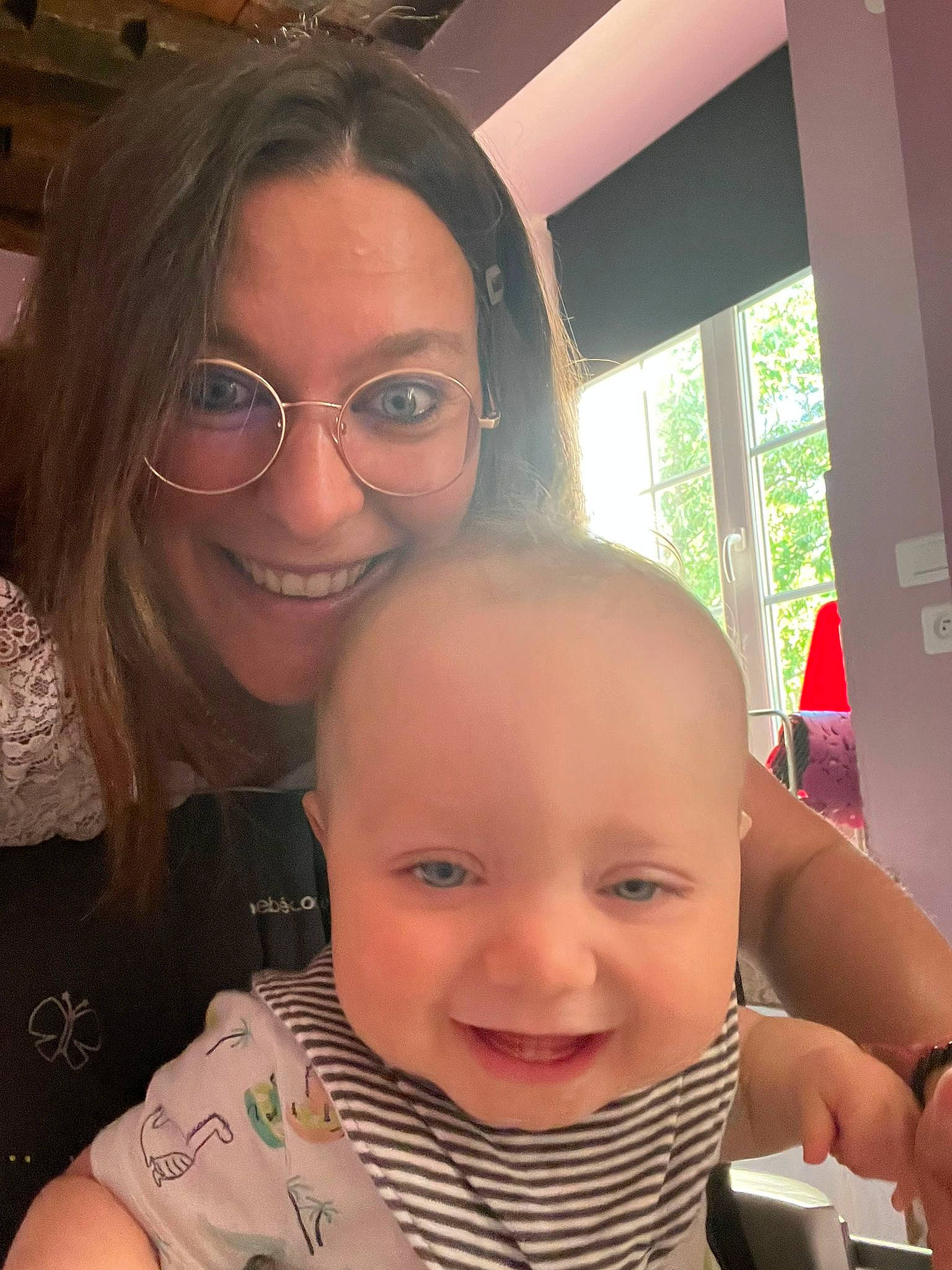 Mahe a rejoint le concours — aidez-le/la à gagner de superbes lots ! cheek, chin, cool, ear, eyebrow, eyelash, facial_expression, finger, forehead, fun, glasses, happy, human, iris, joy, lip, mouth, nose, person, skin