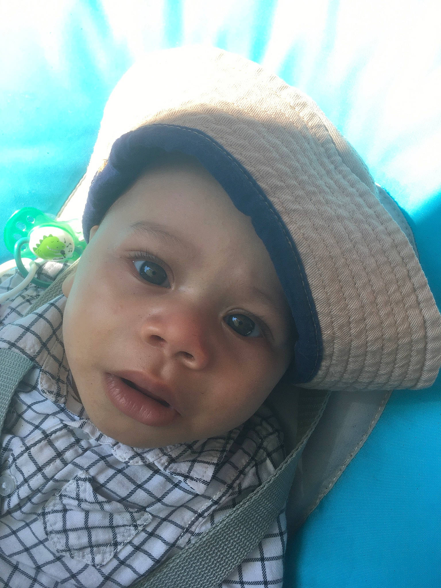 Juliann a rejoint le concours — aidez-le/la à gagner de superbes lots ! baby, baseball_cap, cap, cheek, cloud, eyebrow, fun, grass, happy, hat, headgear, headwear, iris, lip, nose, outerwear, person, skin, sun_hat, toddler