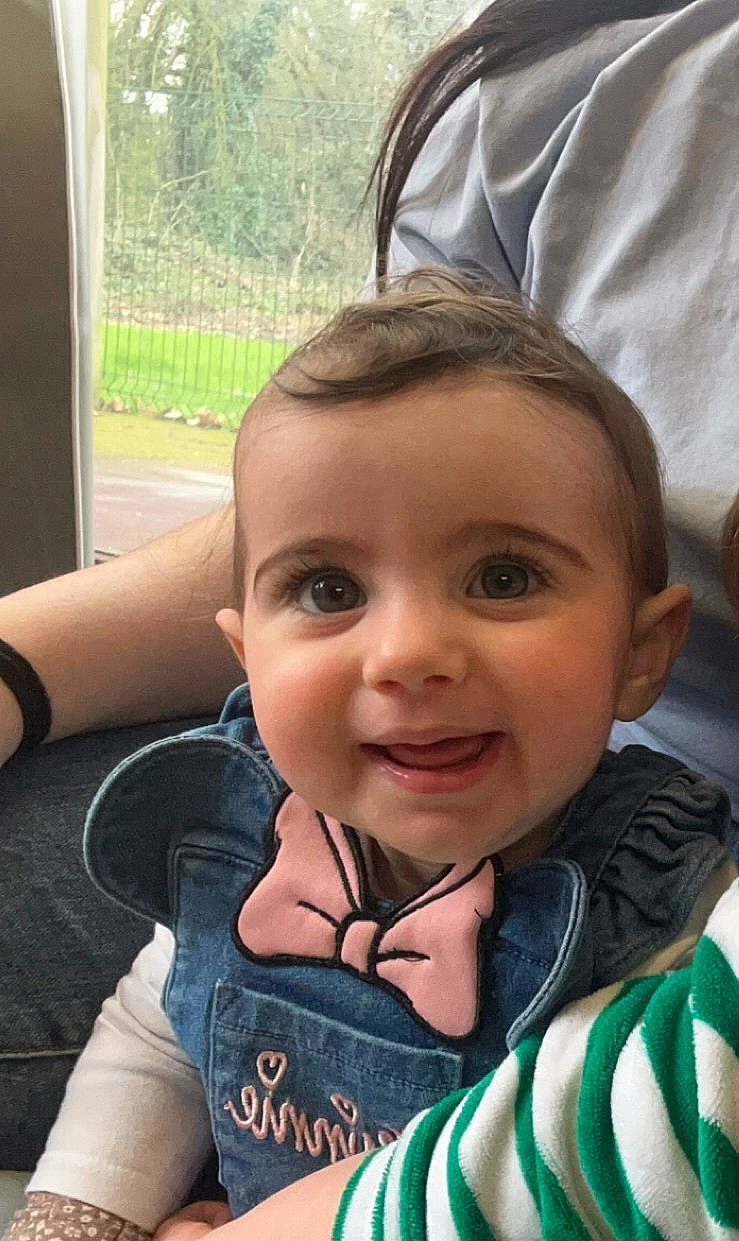 Nathalia a rejoint le concours — aidez-le/la à gagner de superbes lots ! cheek, child, eyebrow, eyelash, fun, grass, happy, iris, joy, leisure, lip, mouth, nose, person, plant, recreation, selfie, sitting, skin, smile