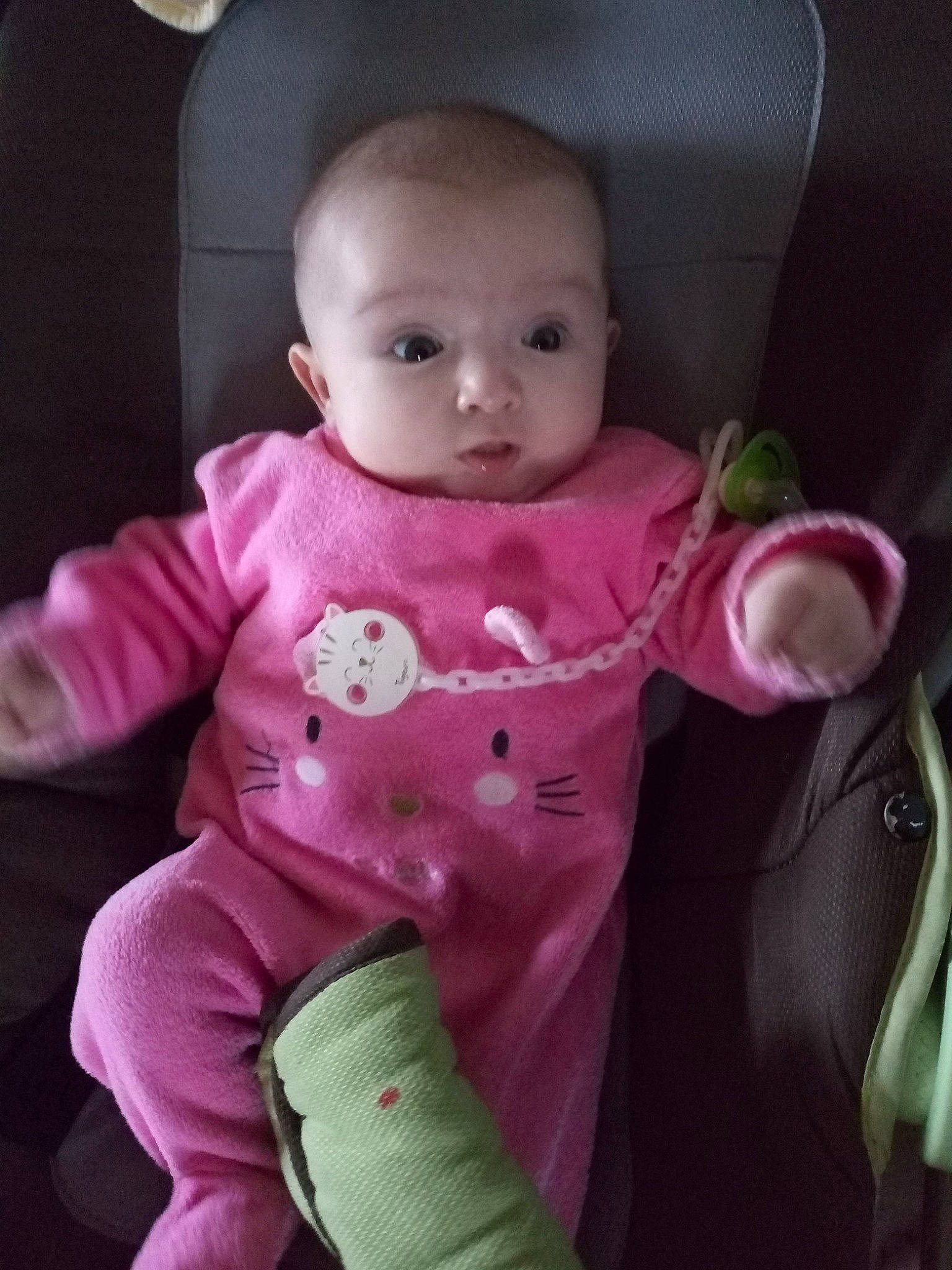 Louane participe au concours pour gagner de l'argent avec cette photo : cheek, child, cool, day, ear, eye, face, girl, head, infant, mouth, nose, person, pink, product, skin, smile, textile, toddler