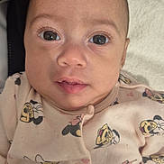 Melaëlle a rejoint le concours — aidez-le/la à gagner de superbes lots ! baby, infant, face, eyes, clothing, onesie, minnie_mouse, cute, portrait, child, young, sleepwear, apparel, person, skin, head, expression, indoors, closeup, babywear