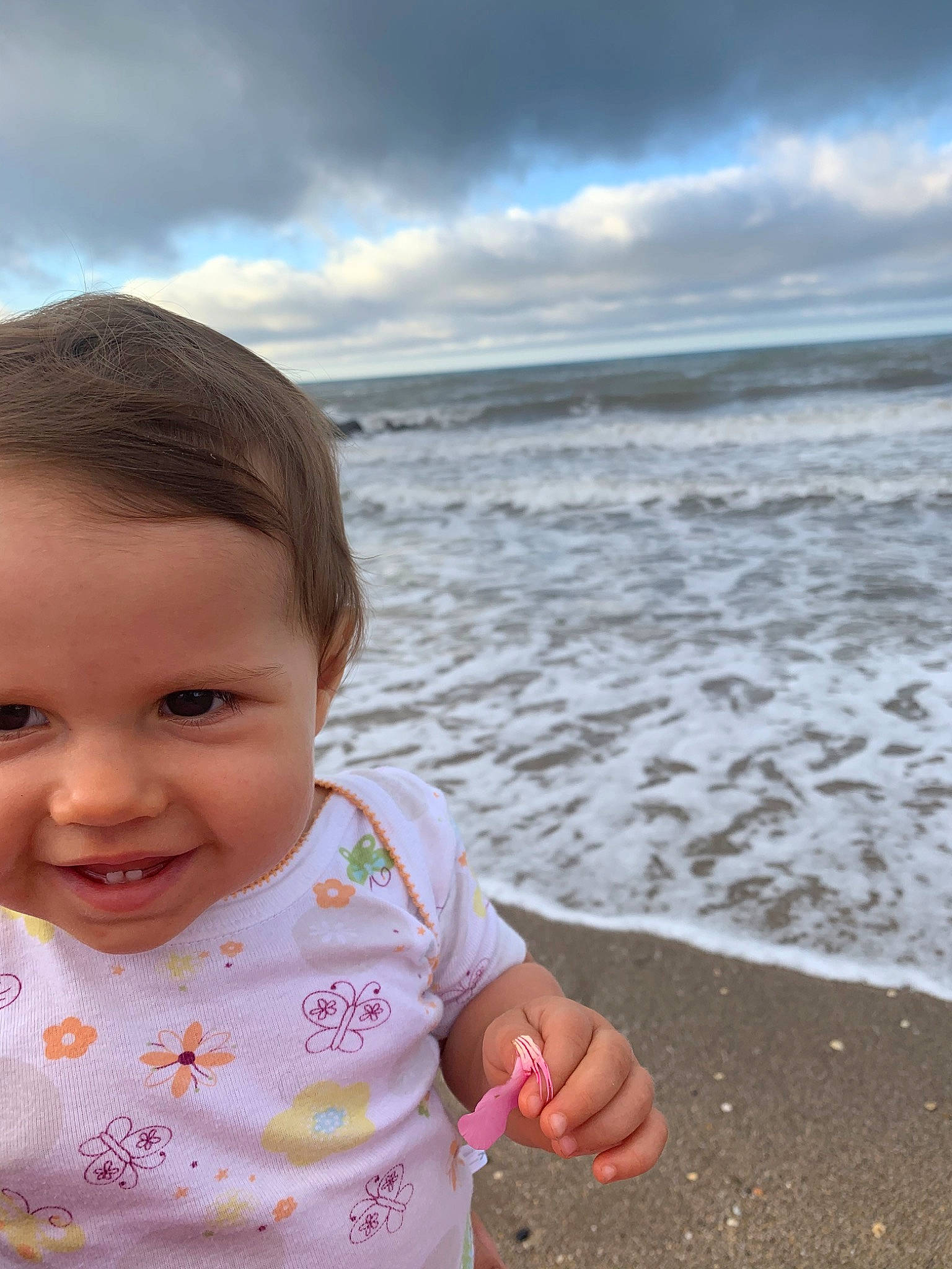 Aëlys participe au concours pour gagner de l'argent avec cette photo : baby, beach, cheek, child, cloud, coast, fun, happy, ocean, person, pink, play, sand, sea, skin, sky, smile, summer, toddler, vacation