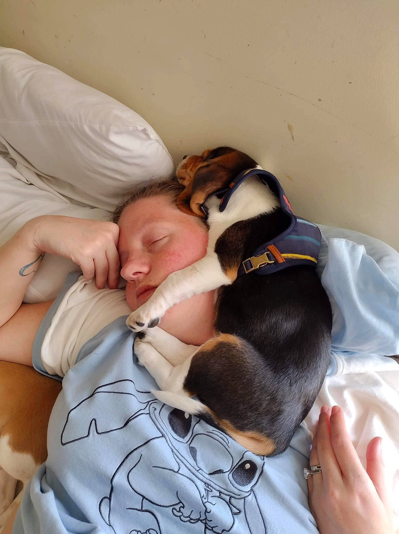 Jethro is registered to the contest to win money with this photo: abdomen, baby, baby_products, baby_toddler_clothing, bedtime, chest, child, comfort, elbow, foot, gesture, glasses, human_leg, knee, linens, sitting, sunglasses, thigh, toddler, trunk