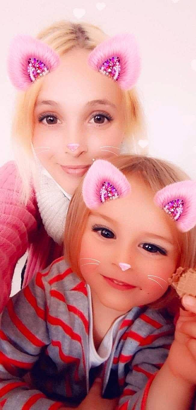 Lilou a rejoint le concours — aidez-le/la à gagner de superbes lots ! cheek, chin, clothing, dress, ear, eye, eyebrow, eyelash, face, hair, hairstyle, head, joy, lip, nose, organ, person, plant, purple, skin