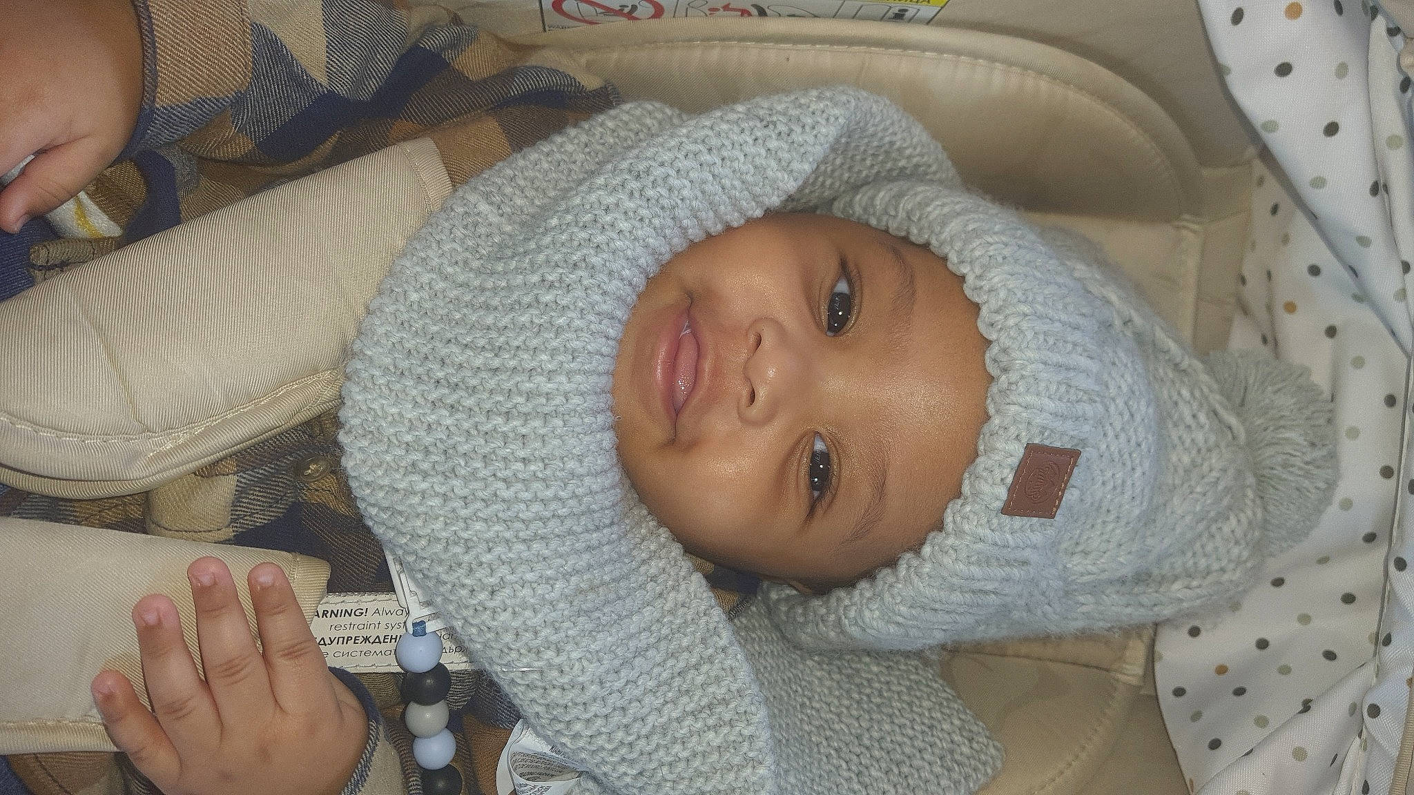 Ilann a rejoint le concours — aidez-le/la à gagner de superbes lots ! baby, baby_products, baby_safety, baby_toddler_clothing, cheek, child, comfort, eye, eyebrow, face, hand, head, headwear, iris, linens, mouth, nose, person, skin, smile