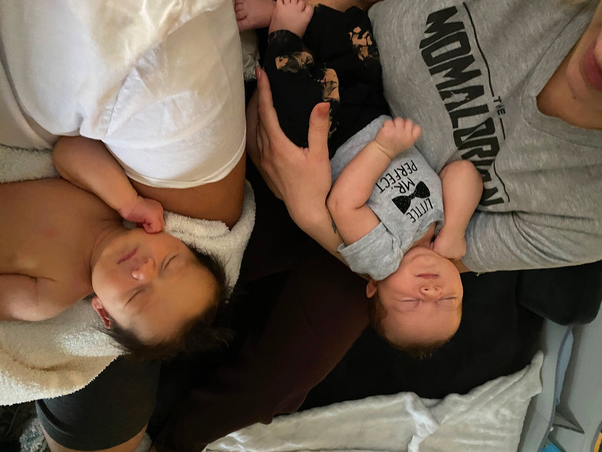 Giannis is registered to the contest to win money with this photo: arm, elbow, facial_expression, finger, gesture, hand, happy, human_body, interaction, joint, leg, mouth, muscle, nail, neck, person, product, sleeve, t_shirt, thigh