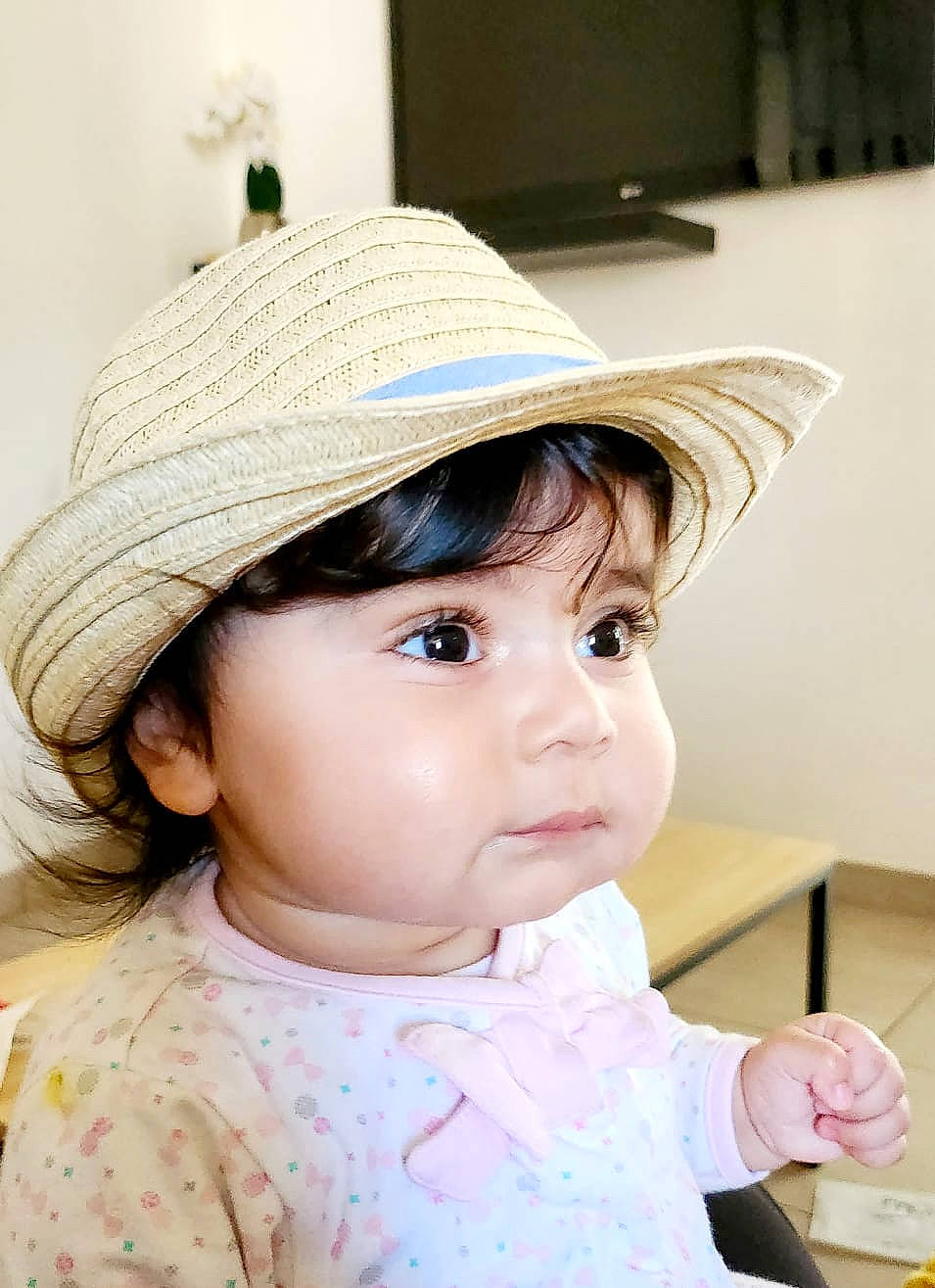 Nour a rejoint le concours — aidez-le/la à gagner de superbes lots ! baby, baby_toddler_clothing, beauty, cap, cheek, child, eye, eyelash, face, happy, hat, headgear, headwear, lip, person, photograph, pink, skin, sleeve, sun_hat