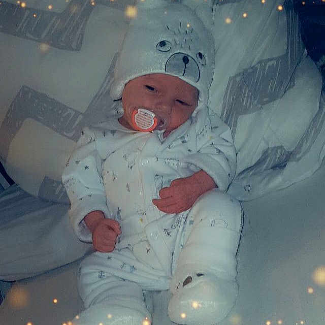 Shaïnna a rejoint le concours — aidez-le/la à gagner de superbes lots ! art, child, freezing, illustration, night, sky, smile, snow, snowman, space, winter