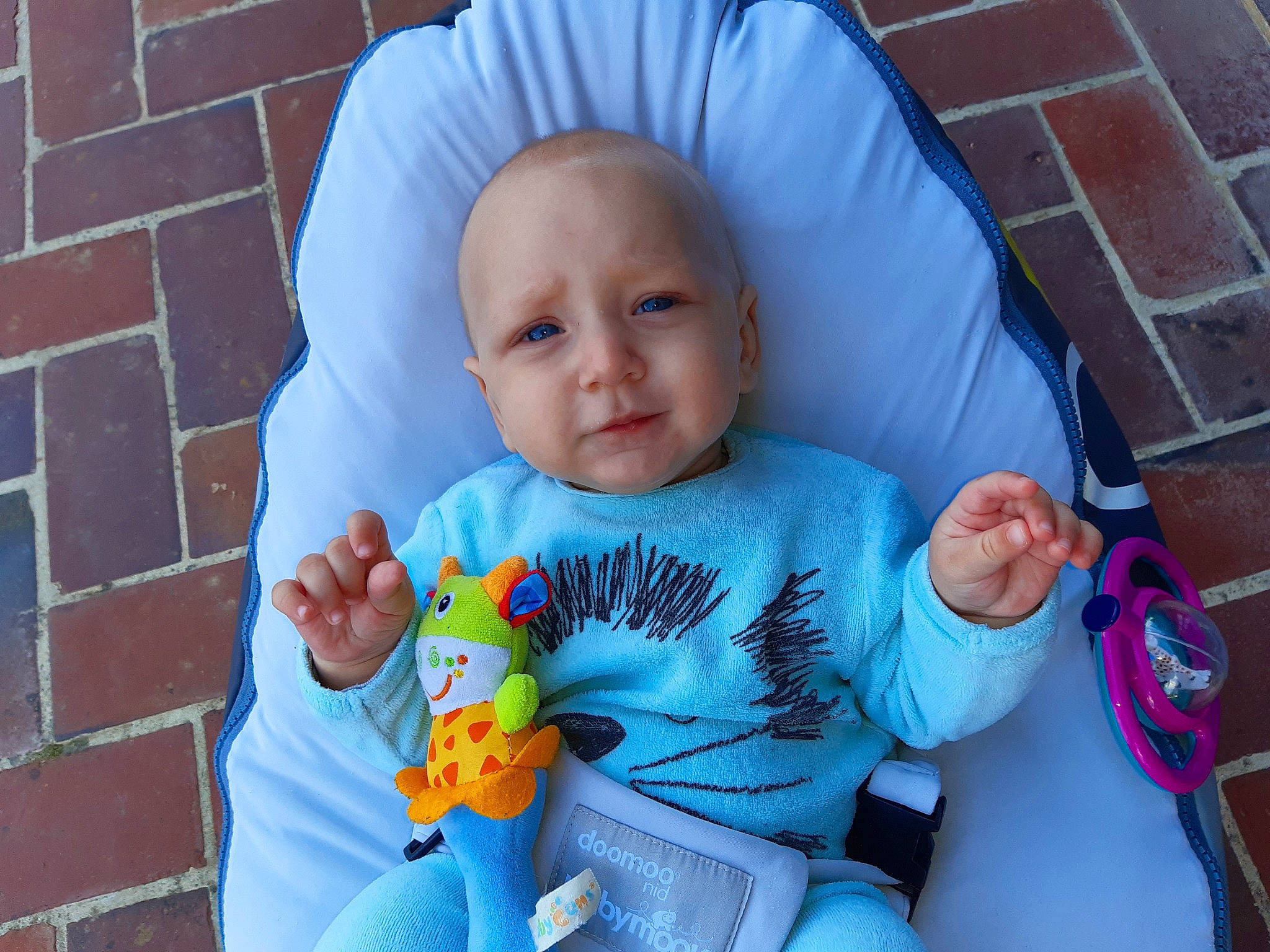 Diego participe au concours pour gagner de l'argent avec cette photo : baby, baby_products, baby_toddler_clothing, child, person, product, toddler