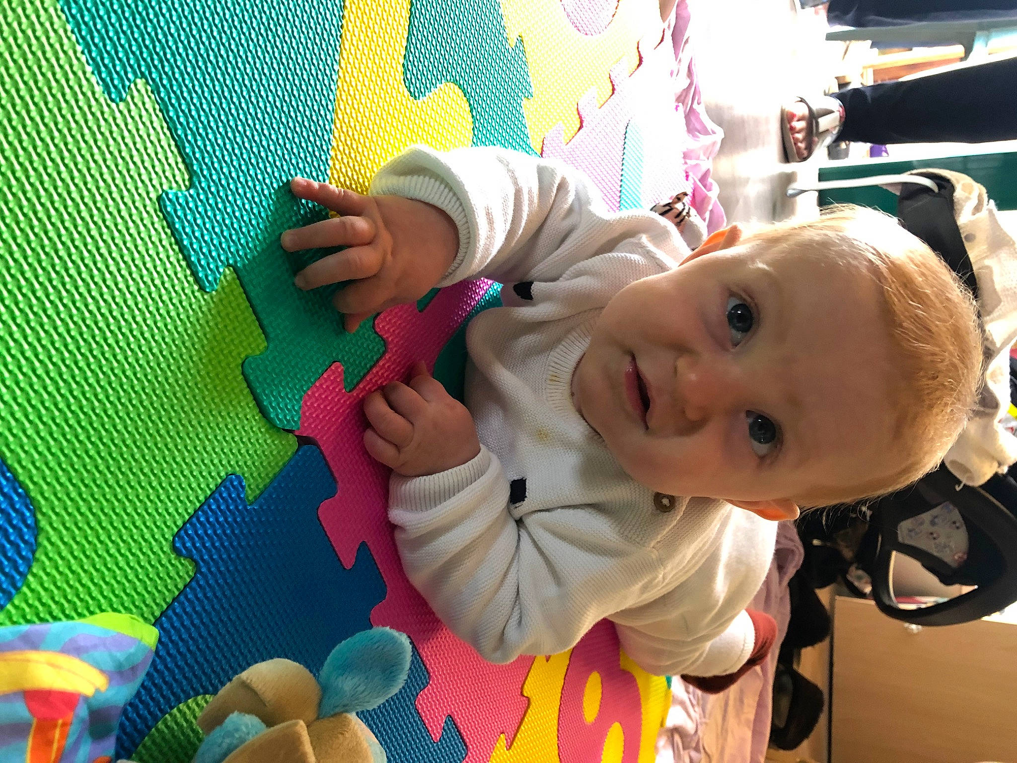 Saël a rejoint le concours — aidez-le/la à gagner de superbes lots ! baby, child, fun, person, play, room, toddler