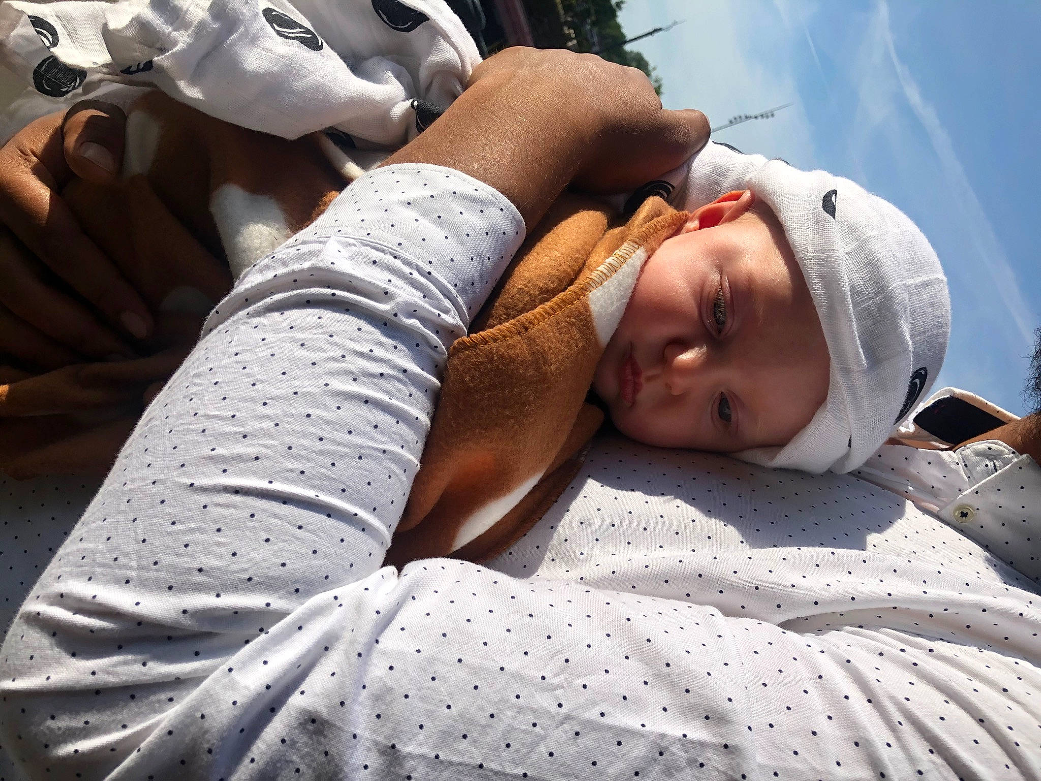 Saël a rejoint le concours — aidez-le/la à gagner de superbes lots ! baby, child, headwear, nap, person, sleep