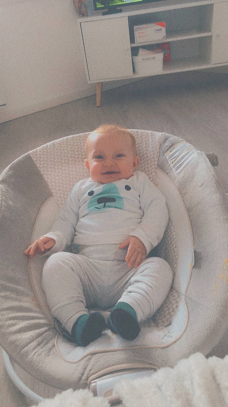 Saël participe au concours pour gagner de l'argent avec cette photo : baby, baby_products, baby_safety, birth, child, comfort, joy, person, product, sitting, toddler