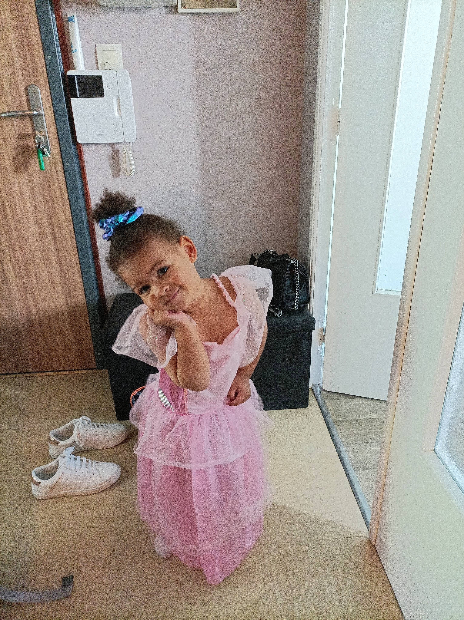 Hillary a rejoint le concours — aidez-le/la à gagner de superbes lots ! baby, baby_toddler_clothing, child, door, dress, event, floor, flooring, formal_wear, fun, gown, happy, hardwood, magenta, person, pink, room, sitting, toddler, waist