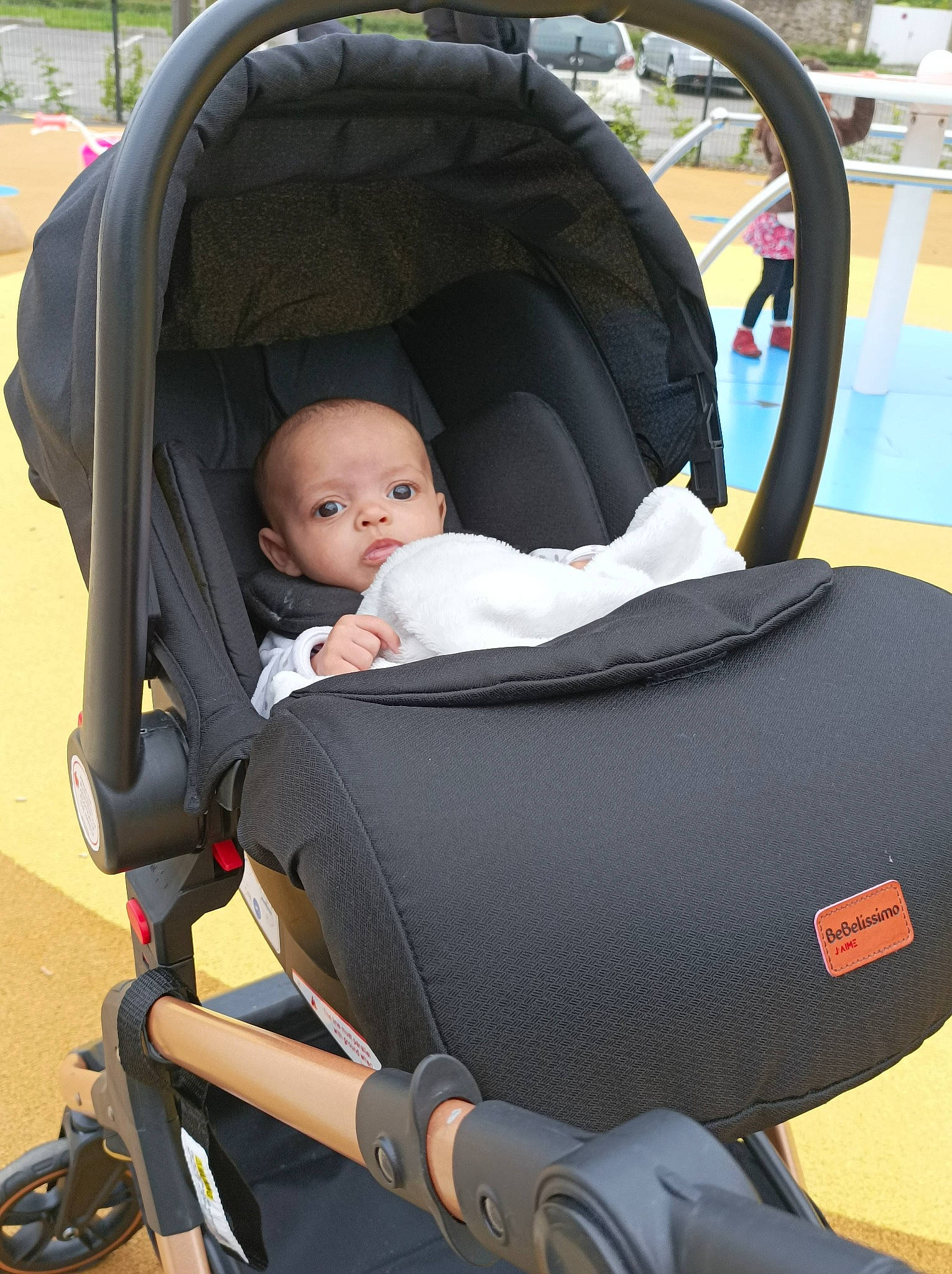 Naya a rejoint le concours — aidez-le/la à gagner de superbes lots ! auto_part, automotive_design, automotive_tire, baby, baby_carriage, baby_in_car_seat, baby_products, baby_safety, baby_toddler_clothing, car_seat, child, comfort, fun, motor_vehicle, person, product, sitting, steering_wheel, tire, toddler