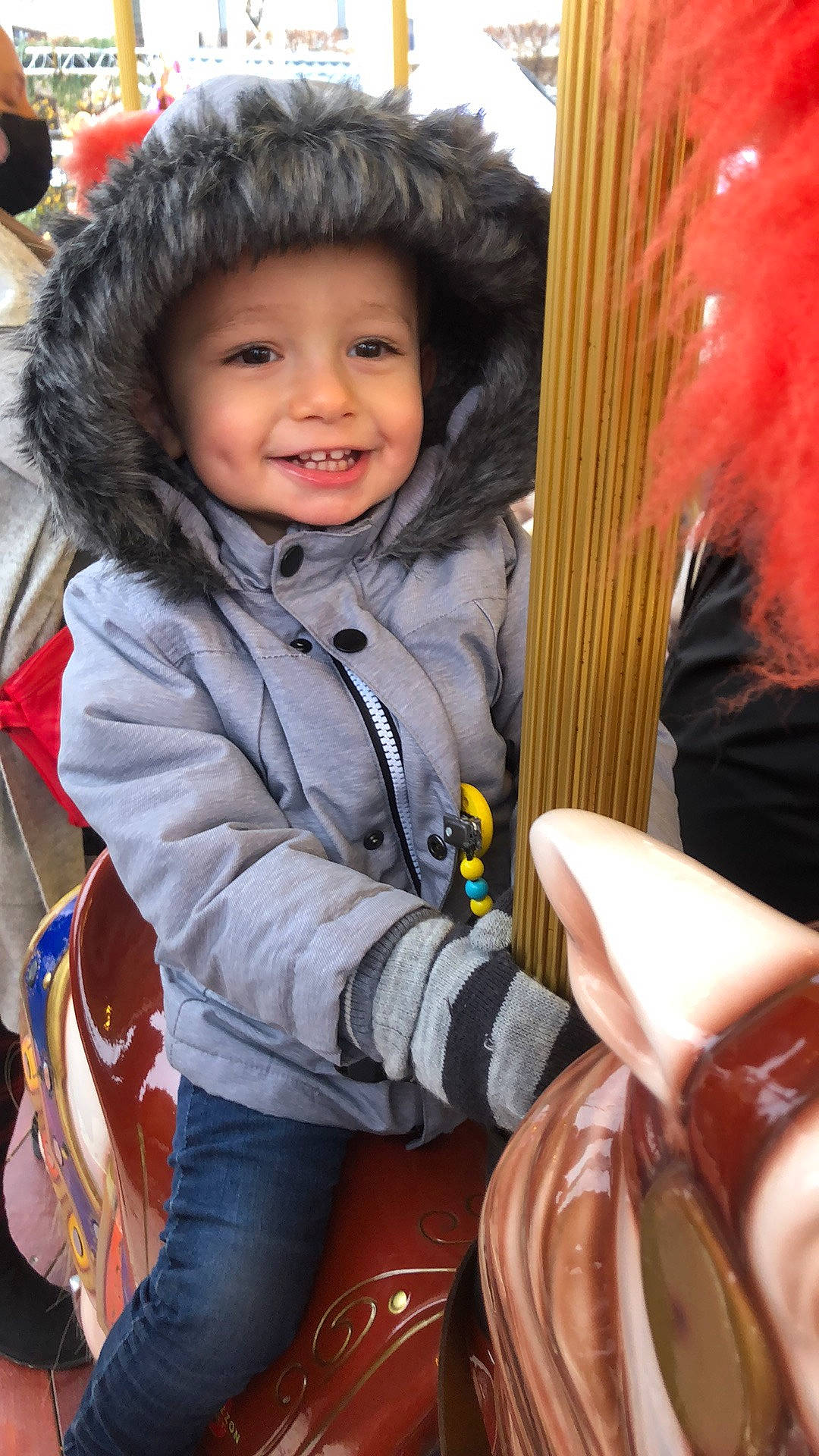 Anddy a rejoint le concours — aidez-le/la à gagner de superbes lots ! child, city, cool, eye, facial_expression, fashion_accessory, fun, happy, headwear, joy, leisure, people, person, plant, recreation, sitting, skin, smile, snapshot, toddler