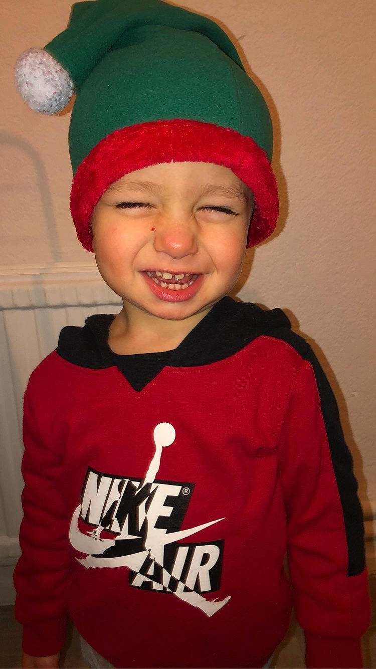 Anddy participe au concours pour gagner de l'argent avec cette photo : baby_toddler_clothing, cap, chin, cool, costume_hat, face, facial_expression, happy, head, headgear, headwear, human_body, joy, lip, organ, outerwear, person, photograph, red, sleeve