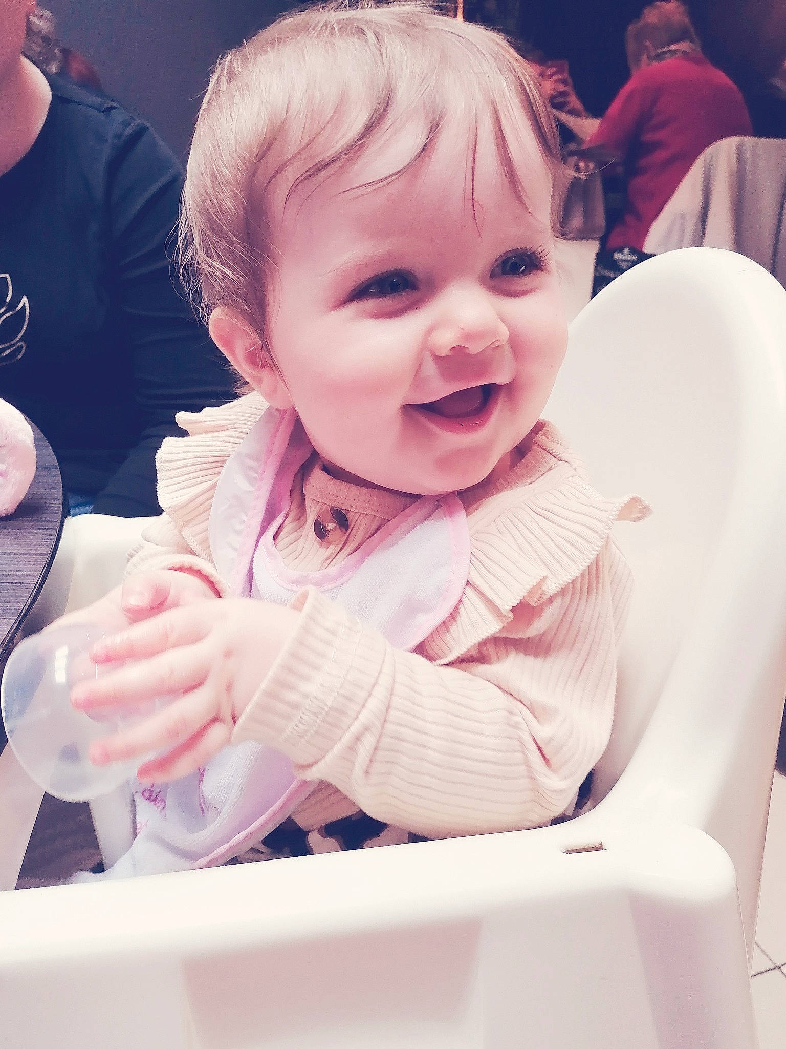 Giulia participe au concours pour gagner de l'argent avec cette photo : baby, baby_toddler_clothing, cheek, child, finger, fun, gesture, happy, lip, mouth, nose, person, photograph, pink, sharing, skin, sleeve, smile, snapshot, t_shirt