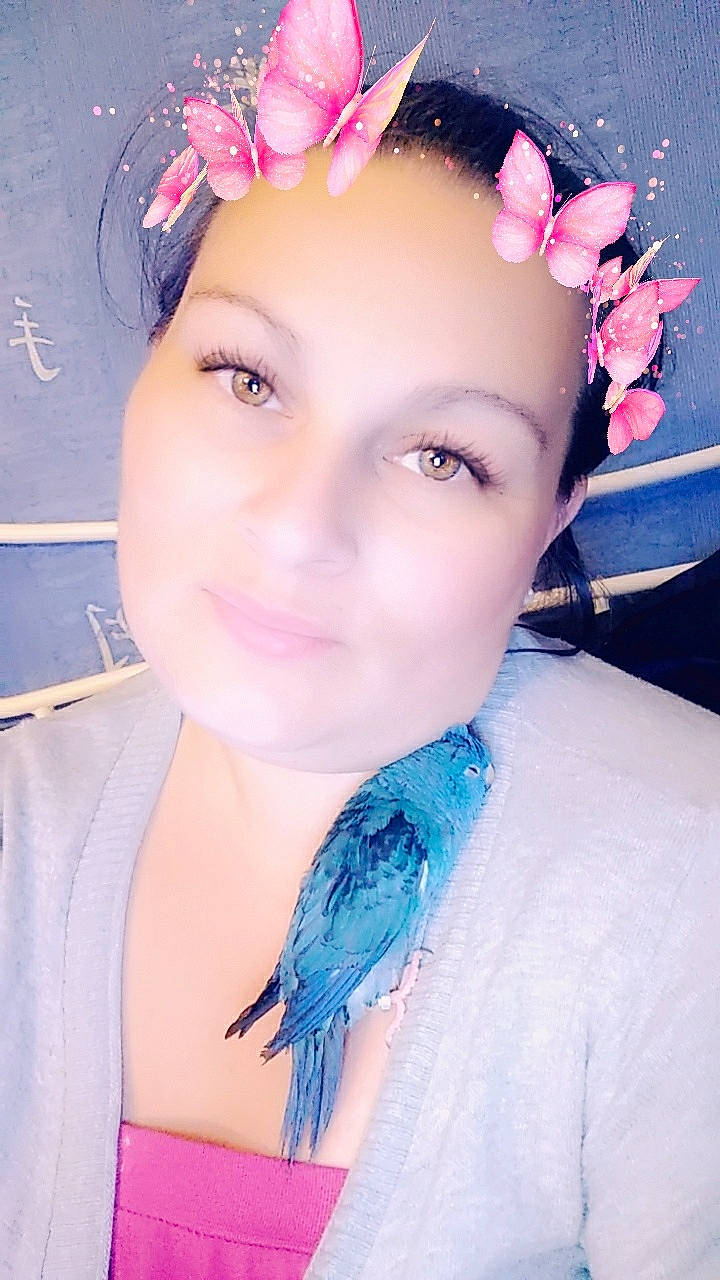 Caraïbe participe au concours pour gagner de l'argent avec cette photo : beauty, cheek, chin, eye, eyebrow, eyelash, face, fashion_accessory, forehead, hair, hair_accessory, hairstyle, head, headgear, headpiece, lip, neck, nose, person, pink