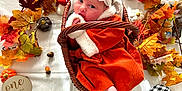 Naya participe au concours pour gagner de l'argent avec cette photo : baby, infant, basket, autumn, fall_leaves, acorns, orange_clothing, headband, white_bow, decorations, seasonal, cute, cozy, one_month, lying_down, soft_fabric, holiday_theme, child, newborn, portrait