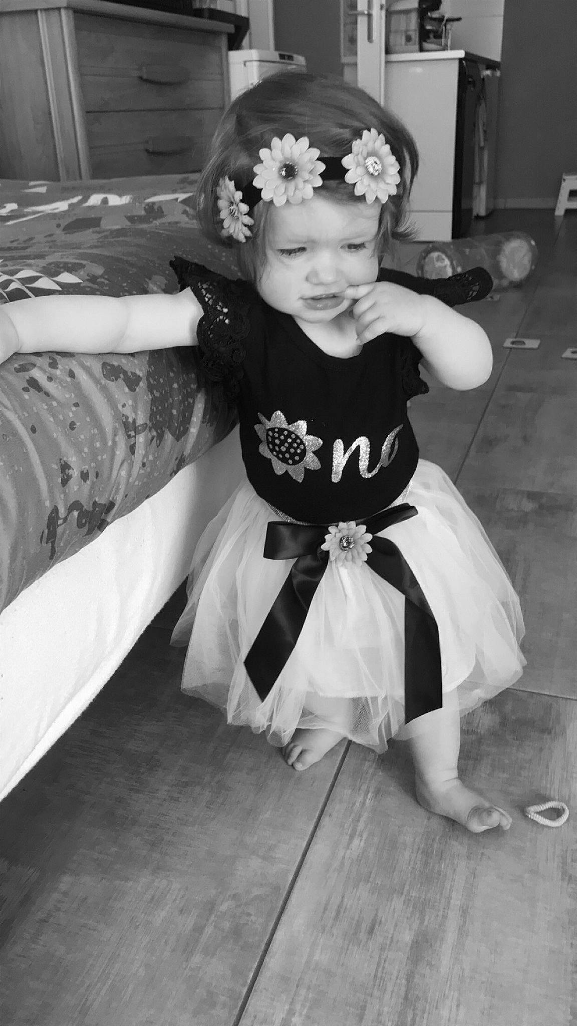Naelya a rejoint le concours — aidez-le/la à gagner de superbes lots ! baby_toddler_clothing, black, black_and_white, bridal_accessory, dress, event, eye, fashion_design, flash_photography, happy, head, headband, headpiece, headwear, iris, jewellery, monochrome, monochrome_photography, person, smile