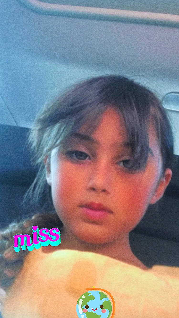 Chloé a rejoint le concours — aidez-le/la à gagner de superbes lots ! bangs, black_hair, brown_hair, cheek, chest, child, electric_blue, eyelash, forehead, fun, happy, iris, jaw, leisure, lip, long_hair, mouth, nose, person, skin