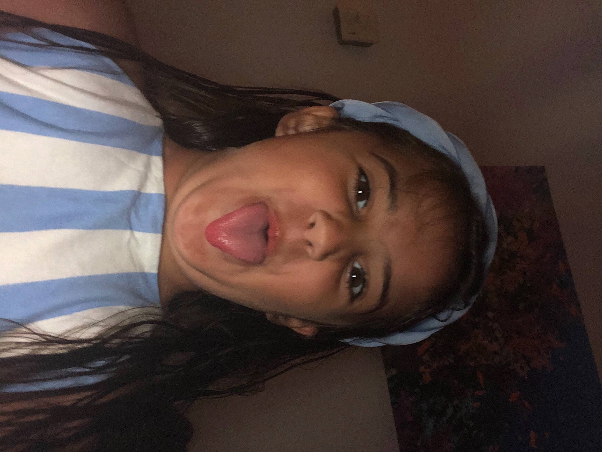 Chloé participe au concours pour gagner de l'argent avec cette photo : black_hair, cheek, chest, comfort, ear, eyelash, flash_photography, forehead, fun, happy, iris, jaw, lip, long_hair, mouth, neck, nose, person, selfie, smile