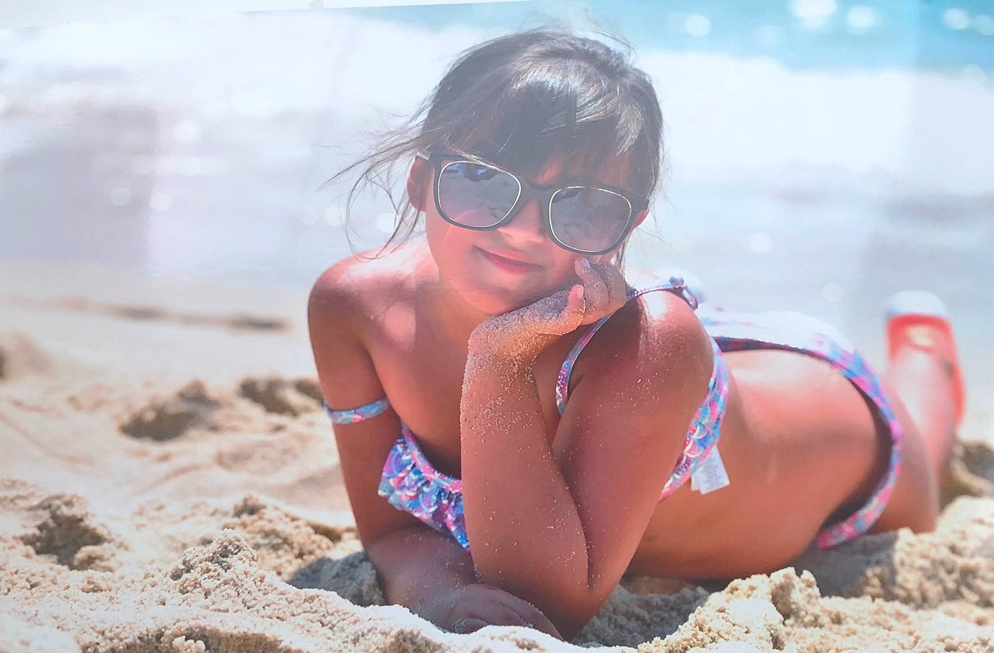 Chloé a rejoint le concours — aidez-le/la à gagner de superbes lots ! beach, black_hair, brassiere, eyewear, goggles, hair, happy, human_leg, leisure, lingerie, lingerie_top, long_hair, people_in_nature, people_on_beach, person, sunglasses, swimsuit_top, swimwear, thigh, undergarment
