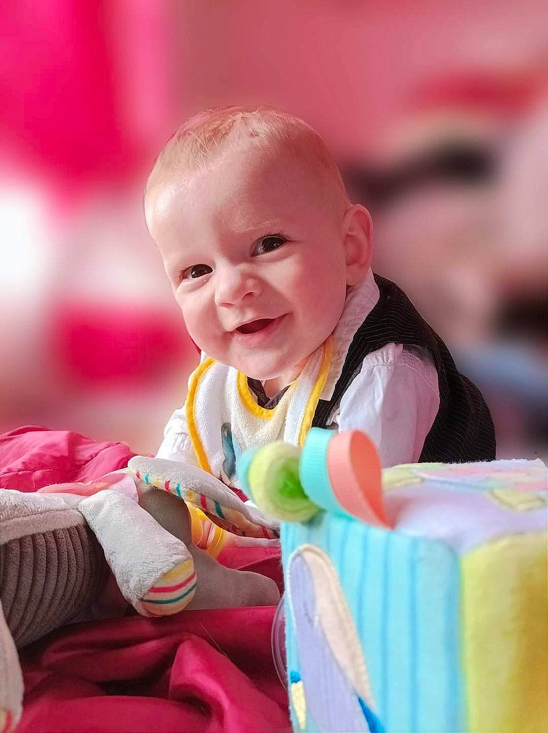 Ezio participe au concours pour gagner de l'argent avec cette photo : baby, baby_products, baby_toddler_clothing, cheek, child, dress, event, eye, fun, happy, head, iris, magenta, person, pink, sitting, skin, sleeve, smile, t_shirt