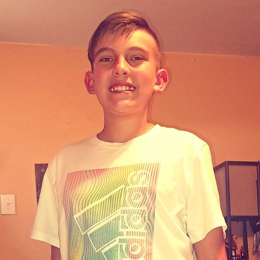 Dexter is registered to the contest to win money with this photo: active_shirt, chest, chin, cool, event, fashion_design, flash_photography, forehead, fun, gesture, happy, human, jaw, joy, mouth, neck, organ, person, shoulder, sleeve