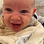 Arthur a rejoint le concours — aidez-le/la à gagner de superbes lots ! baby, infant, smiling, happy, face, close_up, blanket, clothing_tag, indoors, person, child, cute, expression, skin, head, eyes, mouth, fabric, texture, young