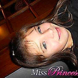 Lorie participe au concours pour gagner de l'argent avec cette photo :