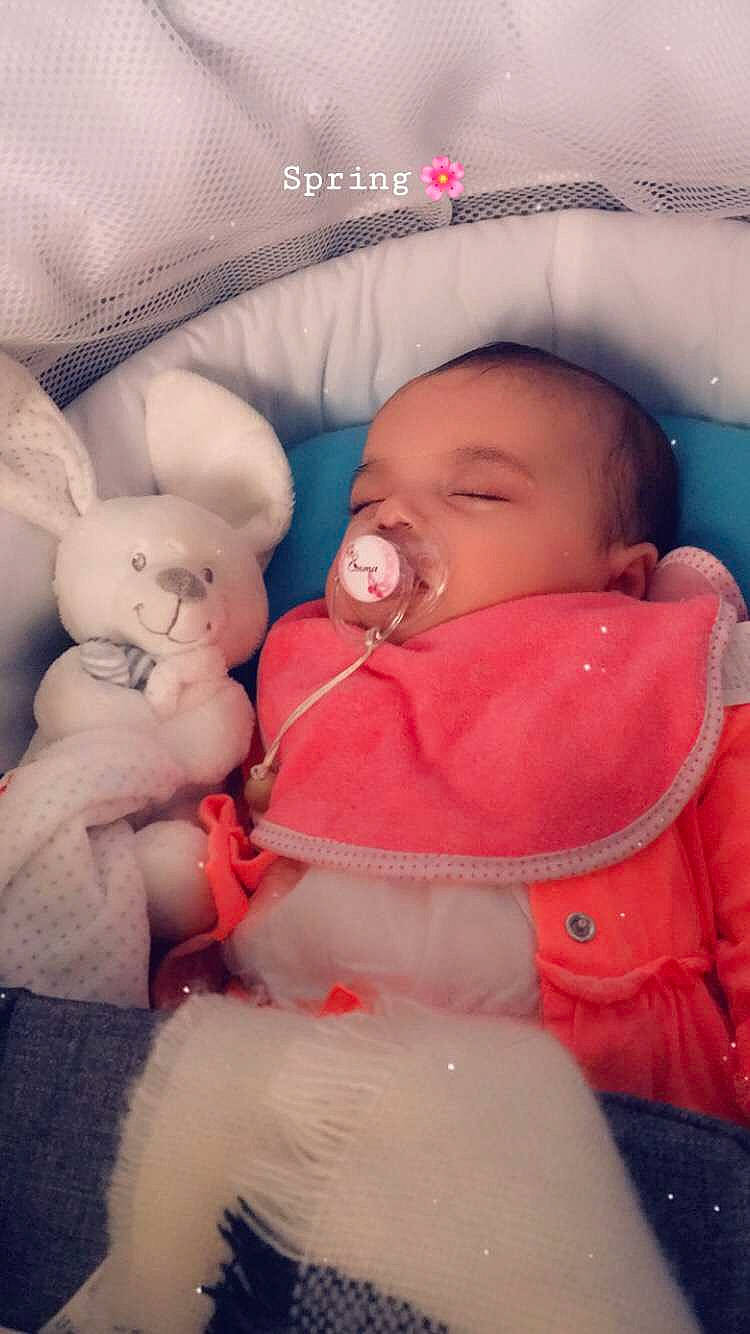 Emma participe au concours pour gagner de l'argent avec cette photo : baby, bedtime, birth, cheek, child, childbirth, mouth, nose, person, skin, sleep, toddler