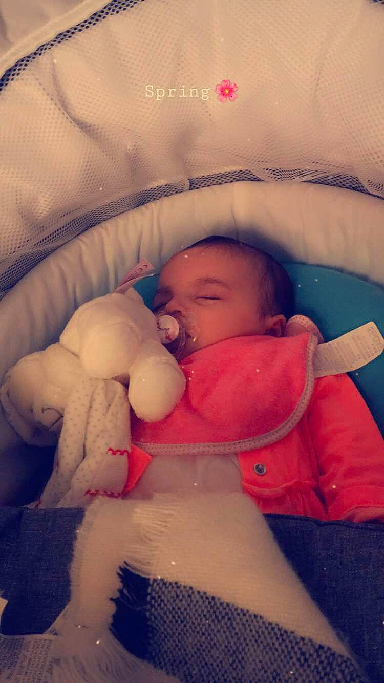 Emma a rejoint le concours — aidez-le/la à gagner de superbes lots ! baby, bedtime, cheek, child, eye, lip, mouth, person, pink, skin, sleep, toddler