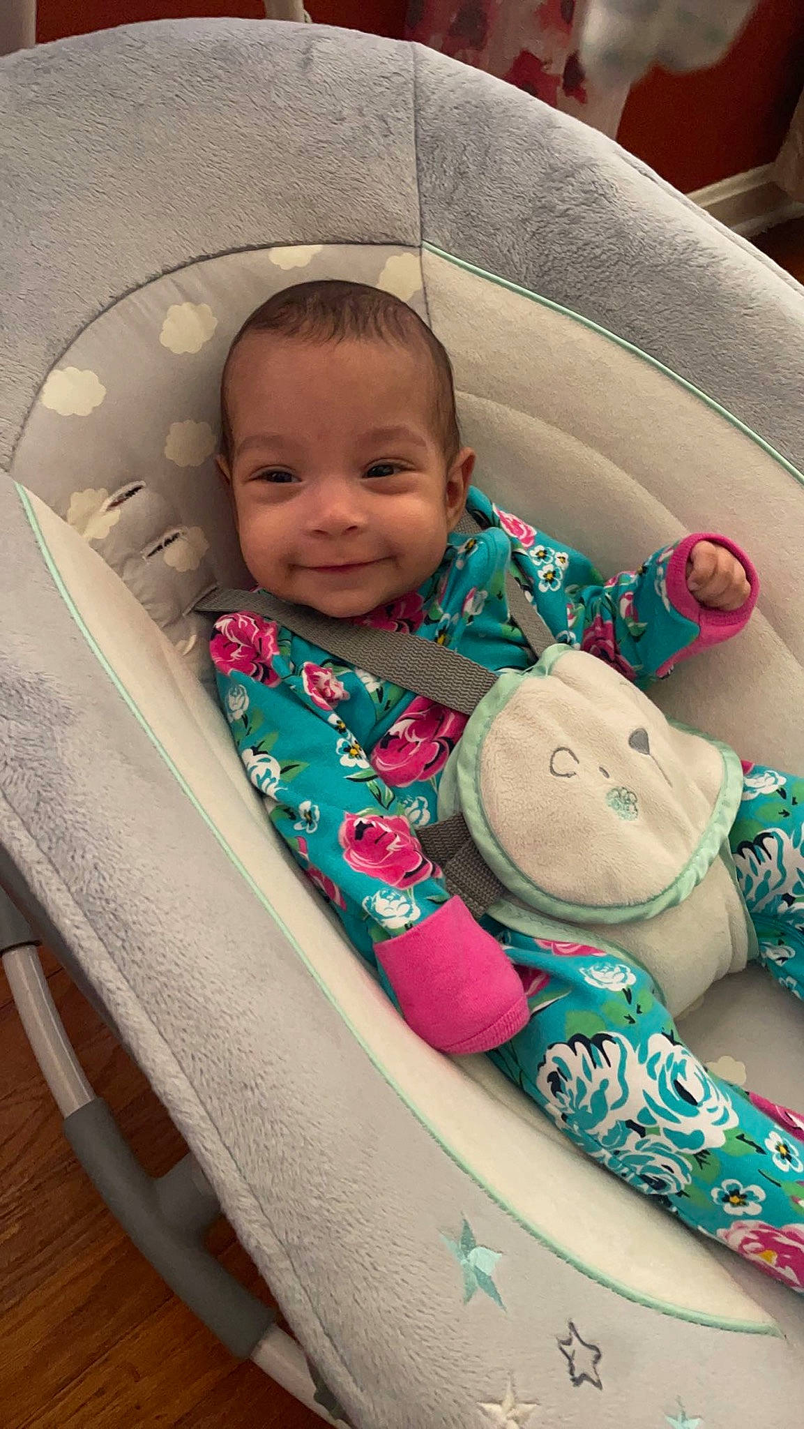 Kamora is registered to the contest to win money with this photo: baby, baby_products, baby_toddler_clothing, cheek, child, circle, comfort, cool, eye, fashion_accessory, fun, happy, joy, leisure, pattern, person, pink, product, sitting, skin