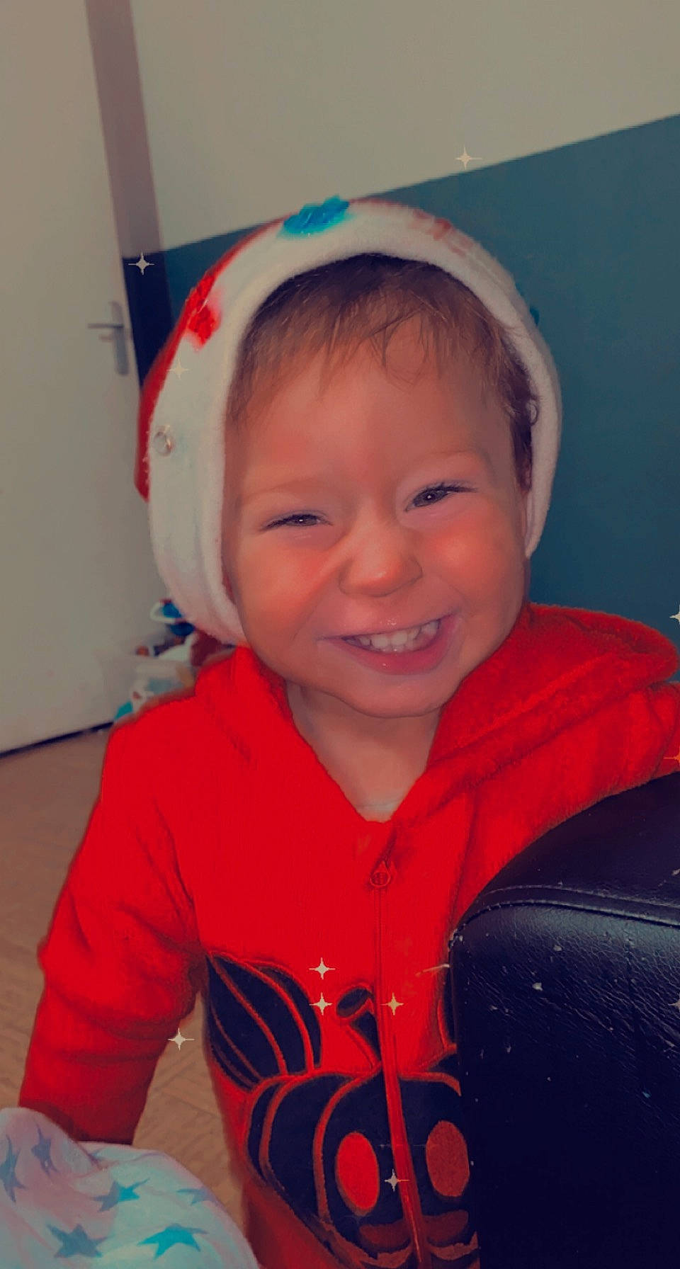 Kylian a rejoint le concours — aidez-le/la à gagner de superbes lots ! baby_toddler_clothing, cheek, cool, electric_blue, eyebrow, facial_expression, forehead, fun, happy, iris, jaw, joy, lip, mouth, nose, outerwear, person, skin, sleeve, smile