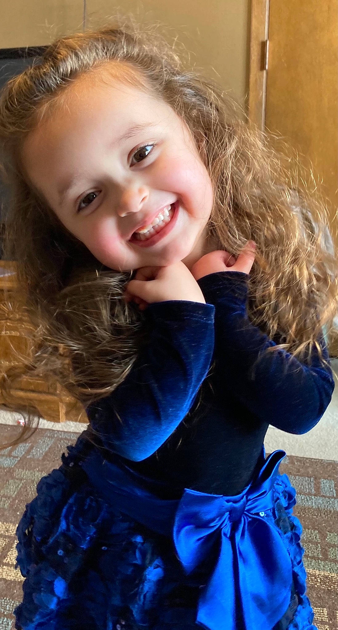 Rya is registered to the contest to win money with this photo: azure, blue, eye, face, facial_expression, flash_photography, hairstyle, happy, head, iris, joy, light, lip, organ, people_in_nature, person, skin, smile, sunlight, textile