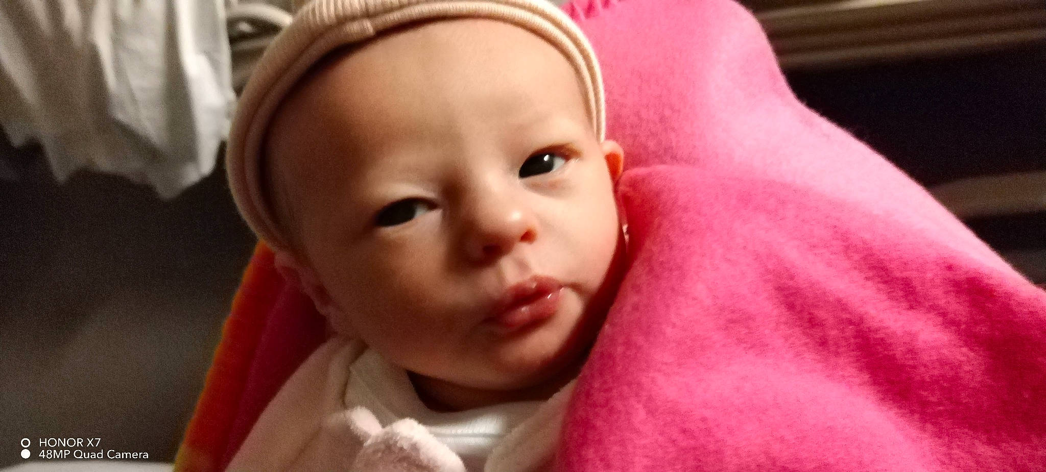 Ilyanna a rejoint le concours — aidez-le/la à gagner de superbes lots ! baby, baby_toddler_clothing, carmine, cheek, child, comfort, ear, eyebrow, eyelash, fun, happy, iris, lip, no_expression, nose, person, portrait_photography, smile, toddler