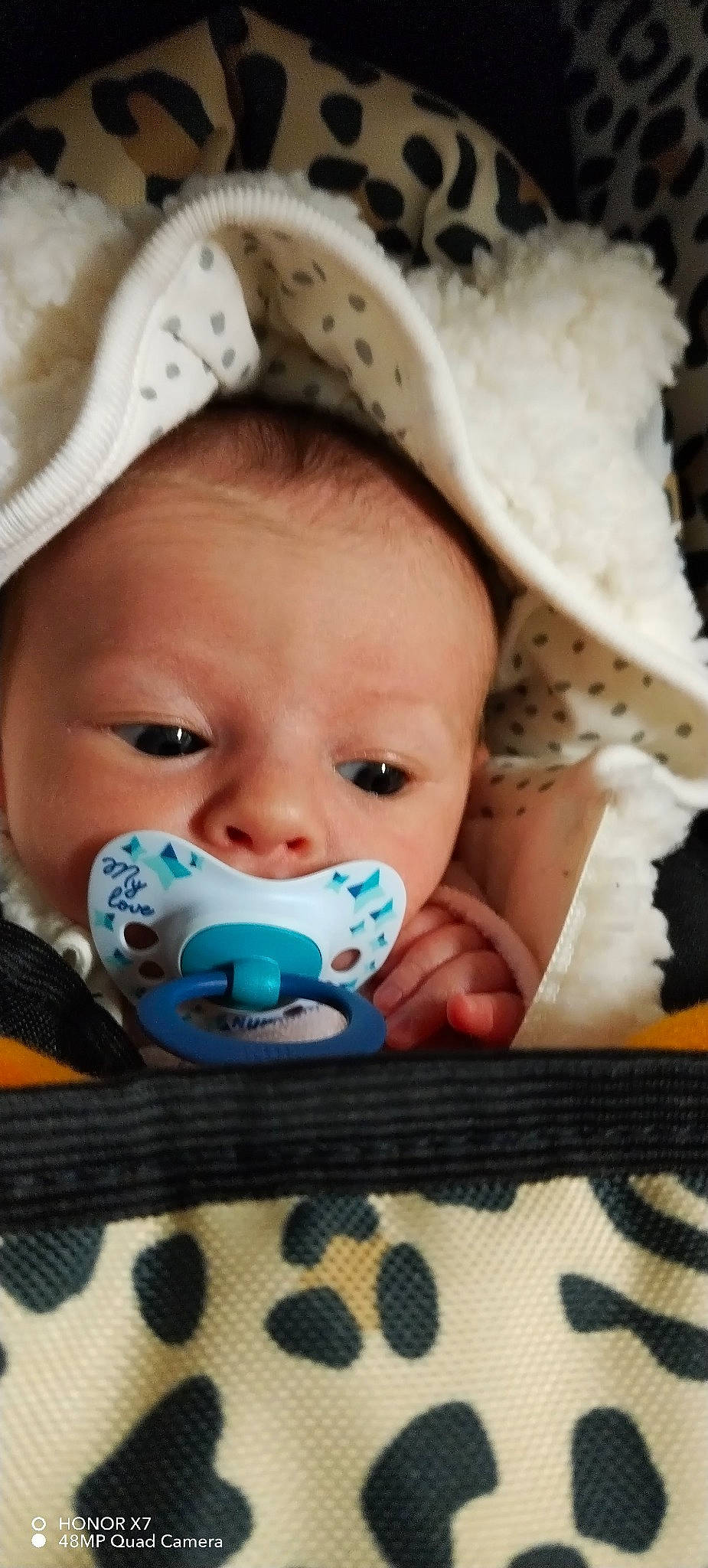 Ilyanna participe au concours pour gagner de l'argent avec cette photo : baby, baby_toddler_clothing, cheek, chin, comfort, eye, eyebrow, eyelash, face, happy, head, human_body, iris, lip, mouth, nose, person, skin, sleeve, textile