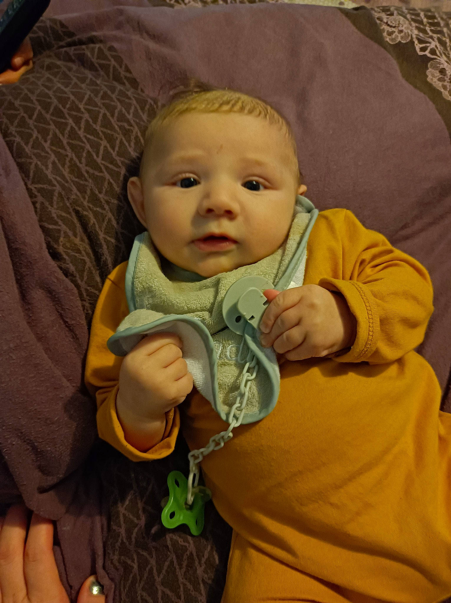 Adem participe au concours pour gagner de l'argent avec cette photo : baby, baby_products, baby_toddler_clothing, bib, cheek, child, comfort, facial_expression, finger, gesture, happy, linens, nose, person, sitting, skin, sleeve, smile, thumb, toddler