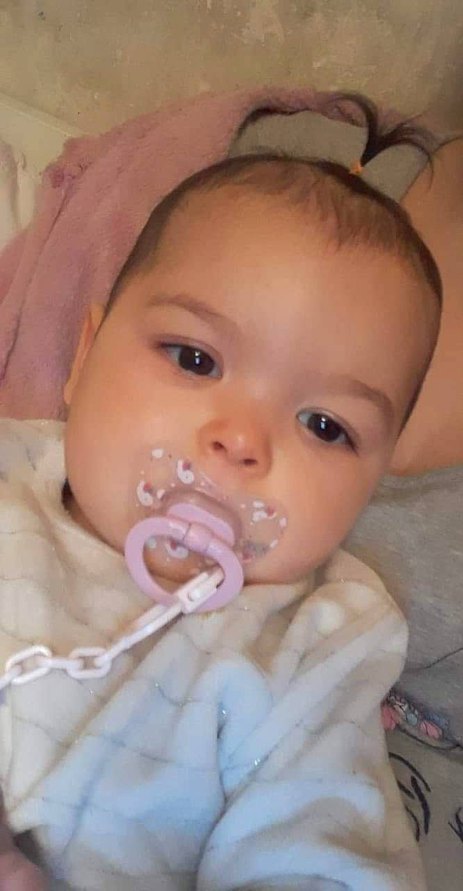 Iliana a rejoint le concours — aidez-le/la à gagner de superbes lots ! baby, baby_toddler_clothing, cheek, chin, ear, eye, eyebrow, eyelash, face, hairstyle, happy, head, iris, lip, mouth, nose, person, pink, skin, smile