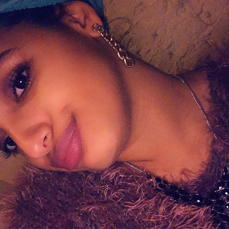 Sarah participe au concours pour gagner de l'argent avec cette photo : beauty, black_hair, brown_hair, cheek, close_up, fur, girl, lip, neck, person, selfie