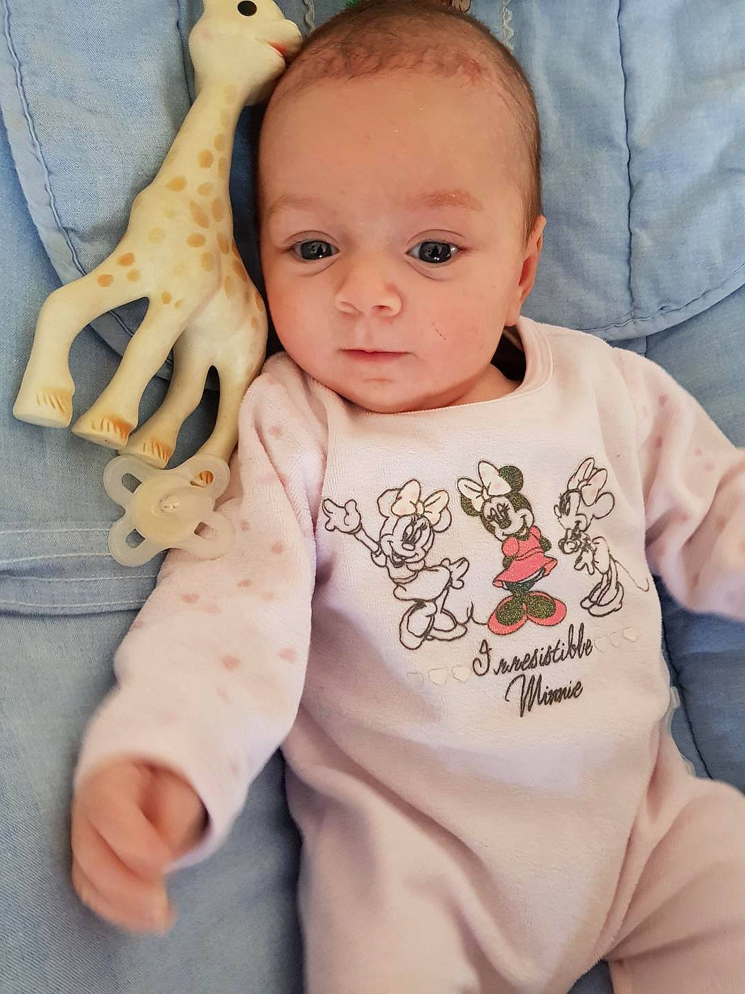 Taïna a rejoint le concours — aidez-le/la à gagner de superbes lots ! arm, cheek, child, finger, hand, infant, person, product, skin, smile, toddler